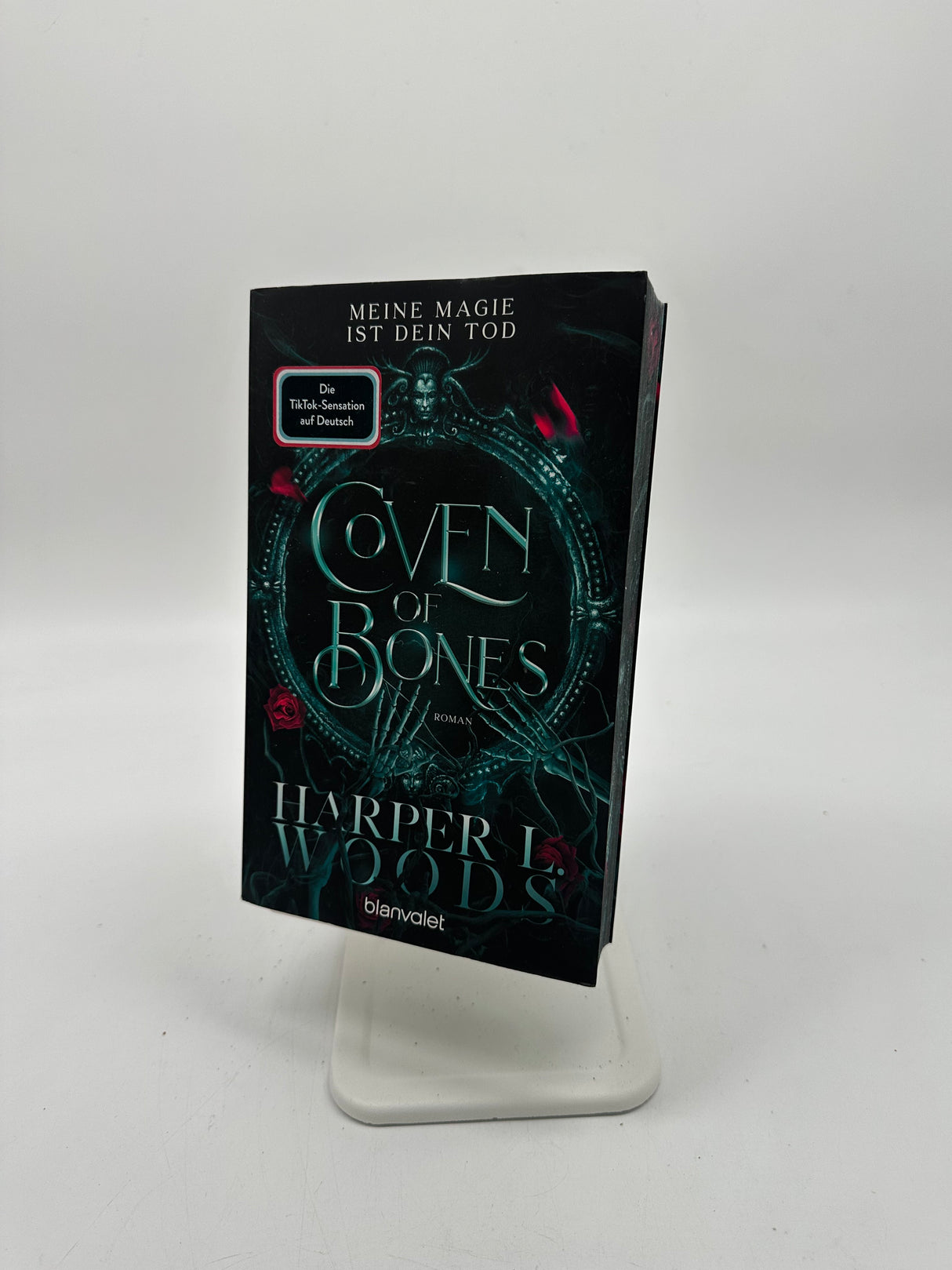 📖 Coven of Bones – Meine Magie ist dein Tod (Harper L. Woods)