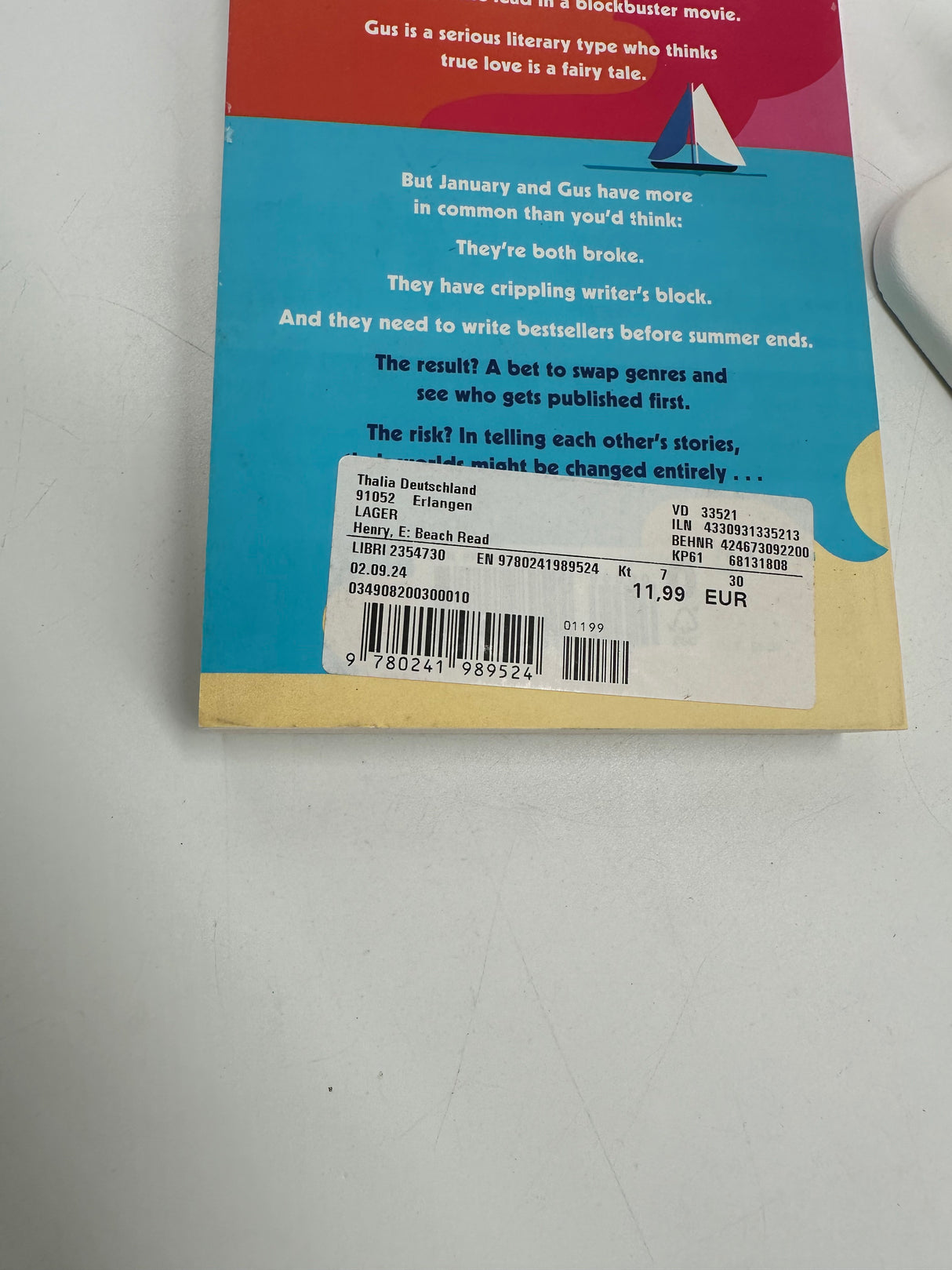 📖 Beach Read – Emily Henry (Penguin)