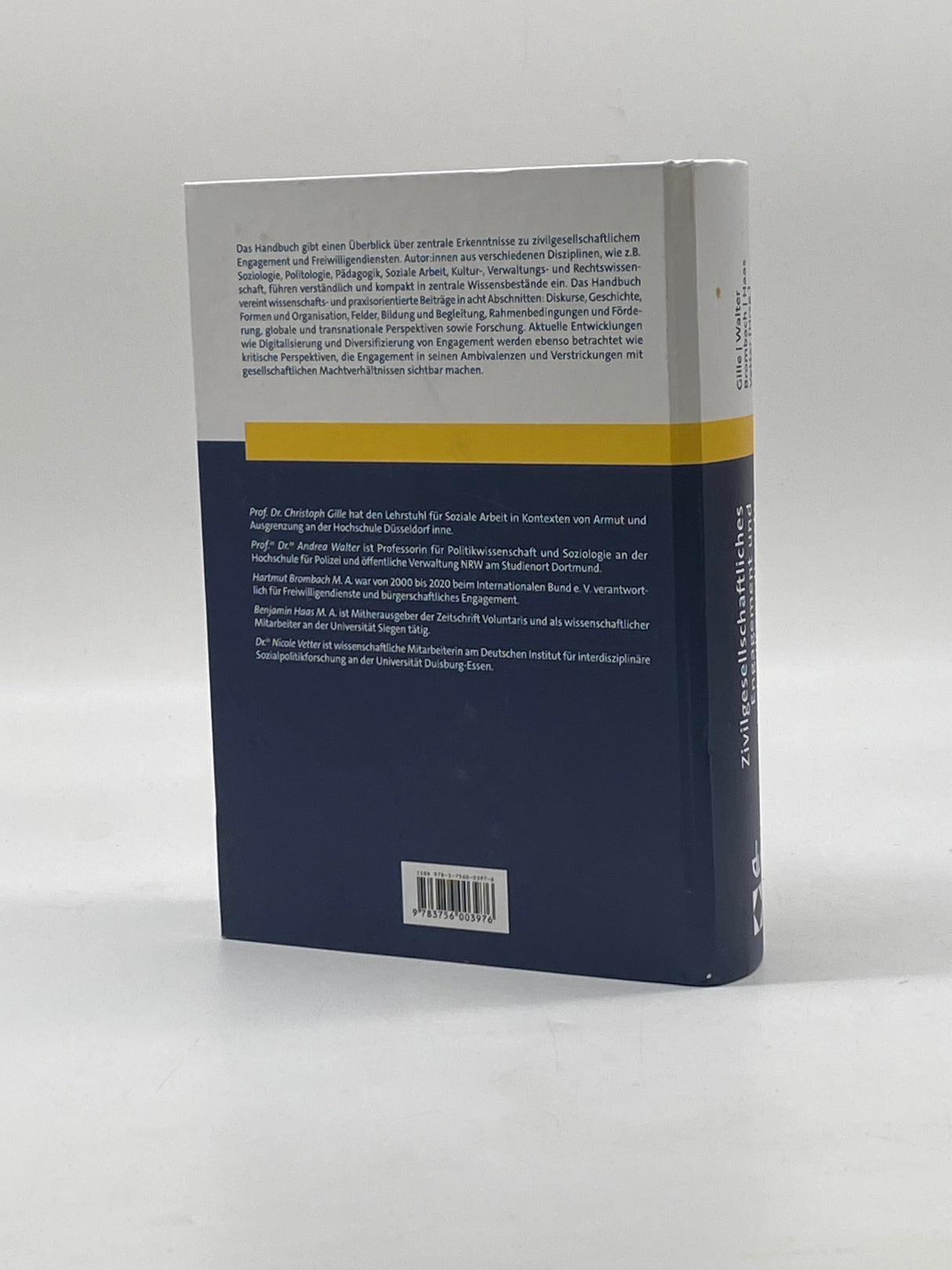 🎓 Zivilgesellschaftliches Engagement und Freiwilligendienste: Handbuch für Wissenschaft und Praxis (NomosHandbuch)