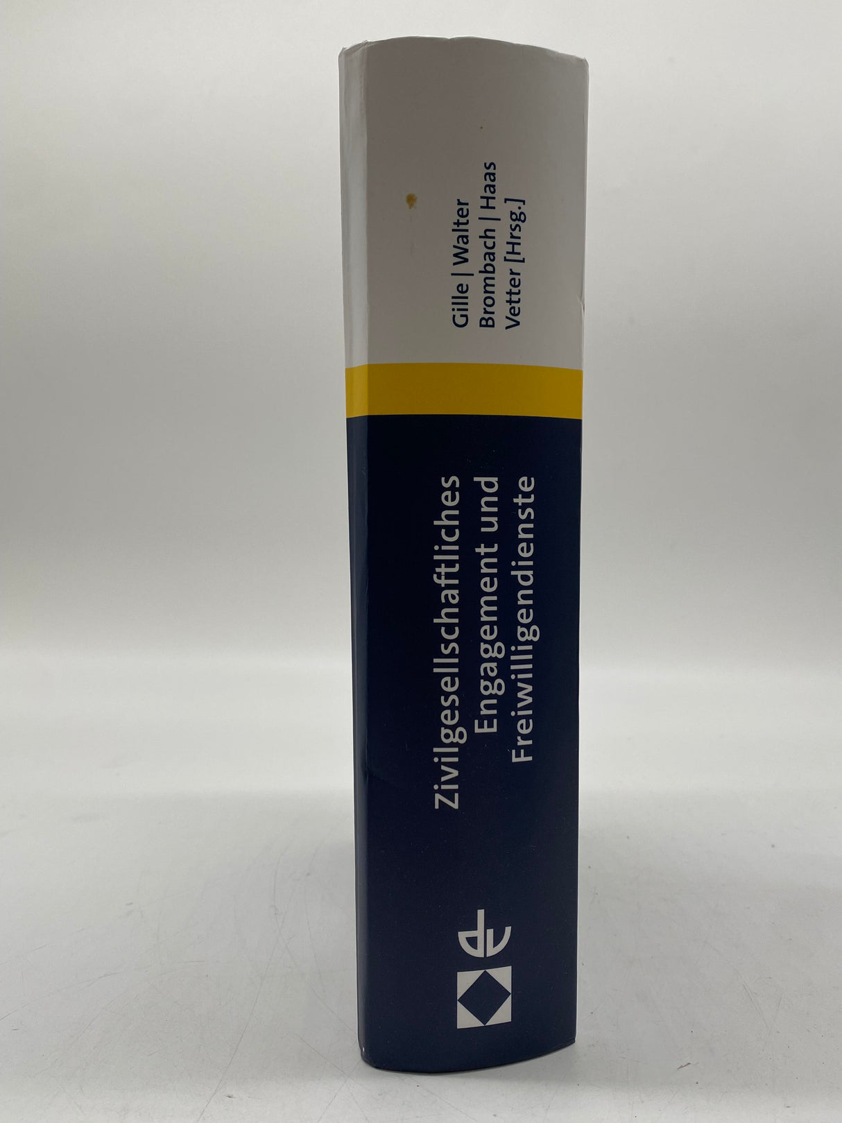 🎓 Zivilgesellschaftliches Engagement und Freiwilligendienste: Handbuch für Wissenschaft und Praxis (NomosHandbuch)