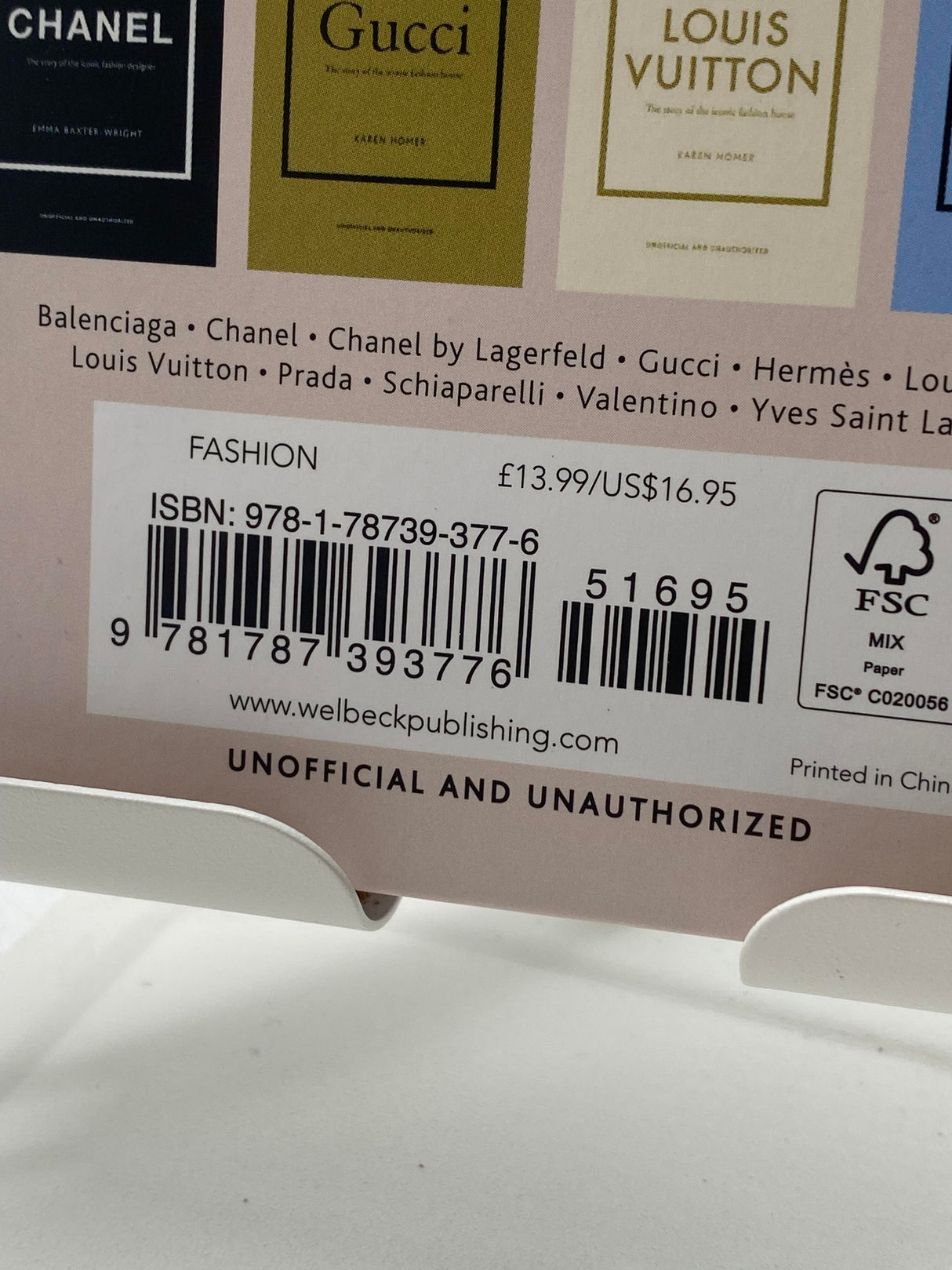 📚 Little Book of Dior