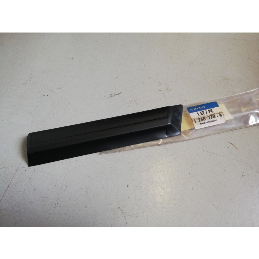 Original Volvo Zierleiste Kotflügel vorne rechts Volvo 700