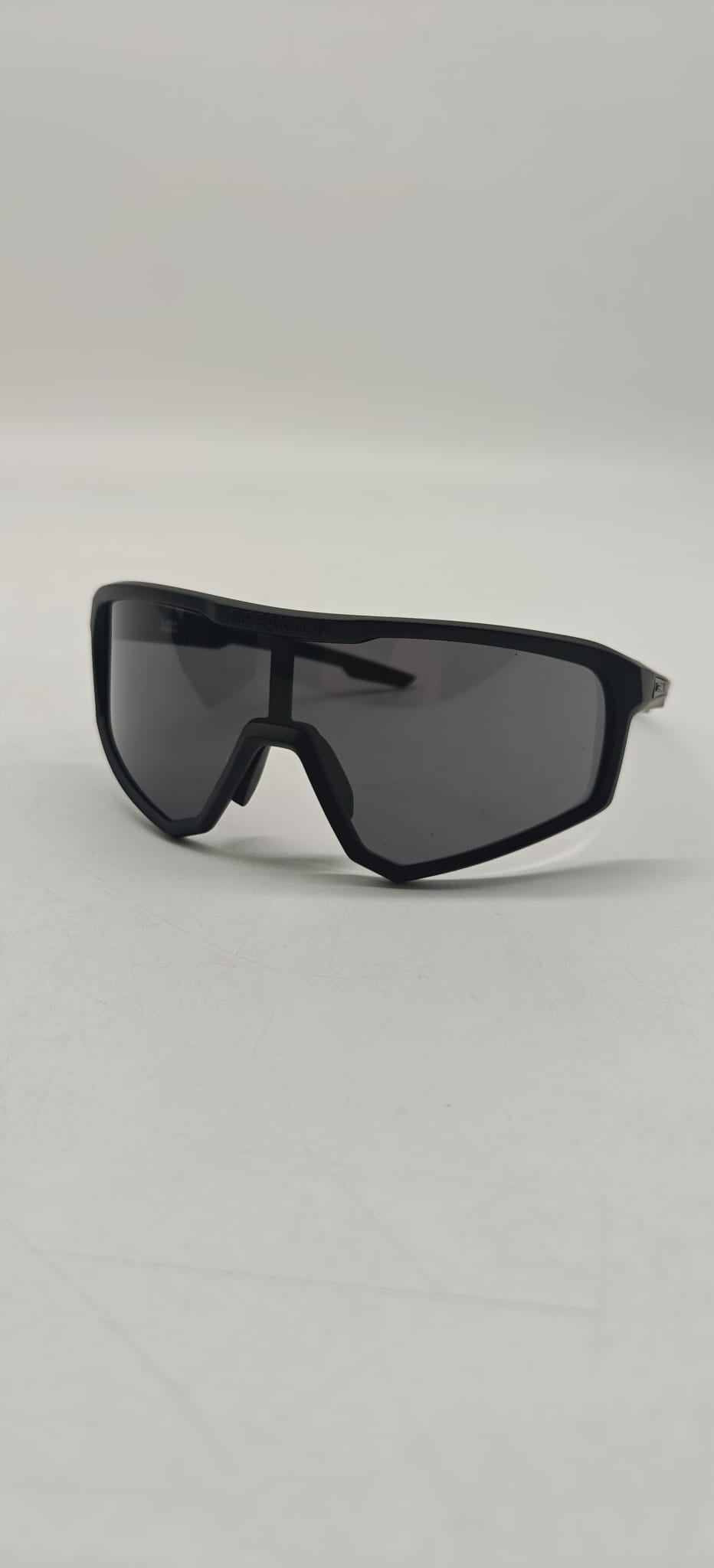 🕶️ Hurricane Black – Sport-Sonnenbrille – Schwarz