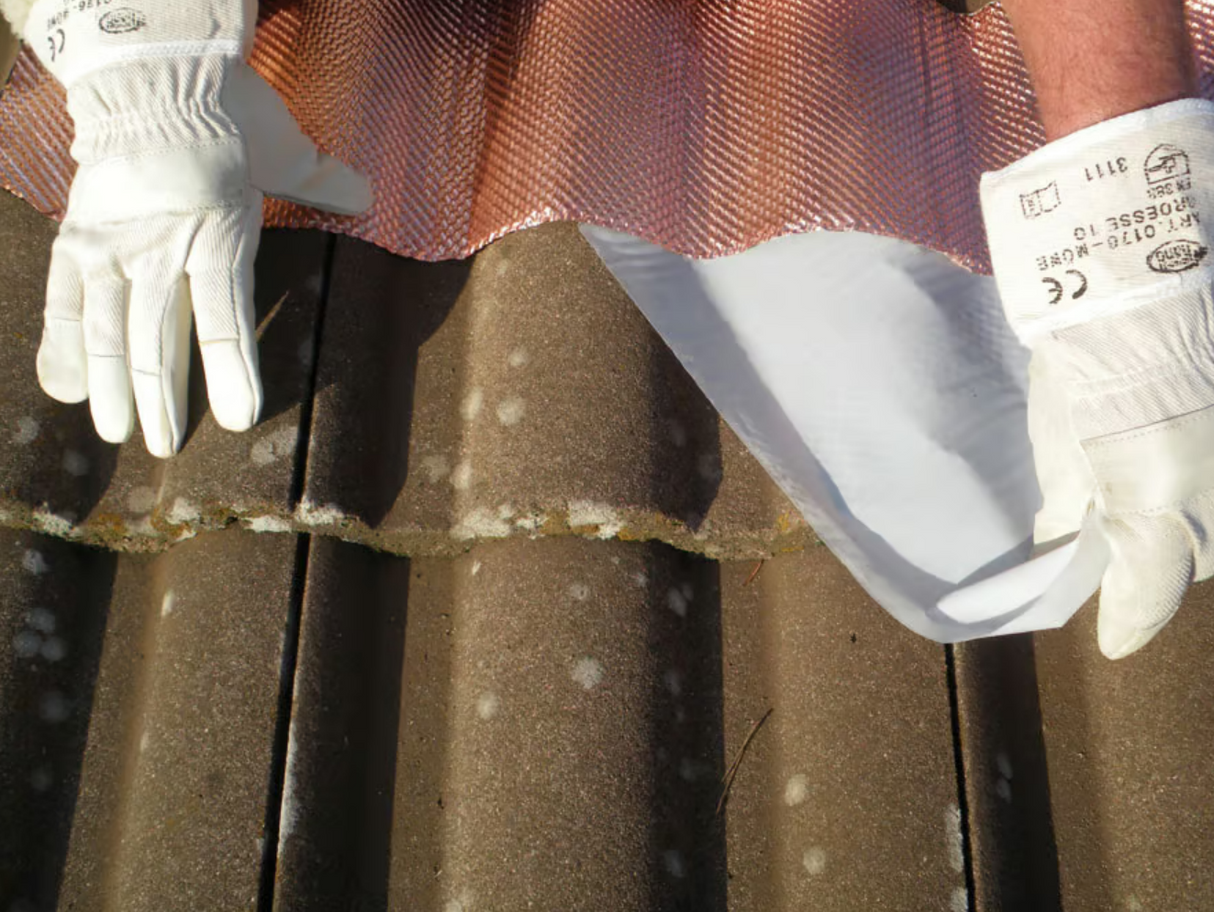 Dach-Kupferband mit 4 Längssicken – 5 m Rolle, selbstklebend