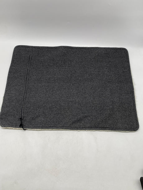 🛋️ Stoov Ploov Woolly Cover 45×60 – Weiß, B-Ware